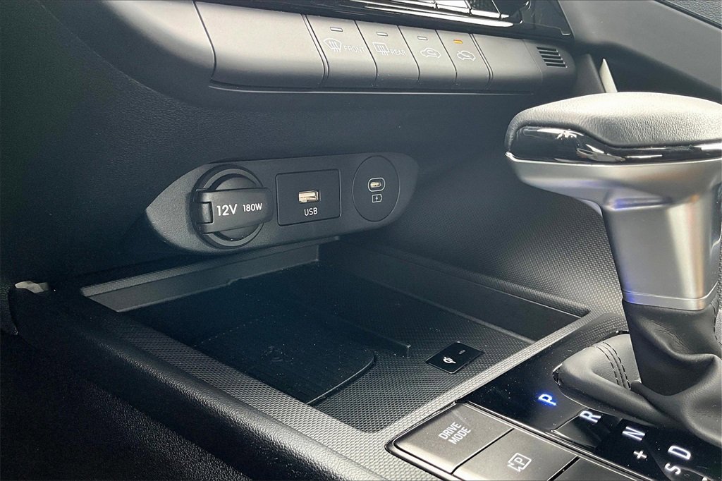 Certified 2025 Hyundai Elantra Sport image 32