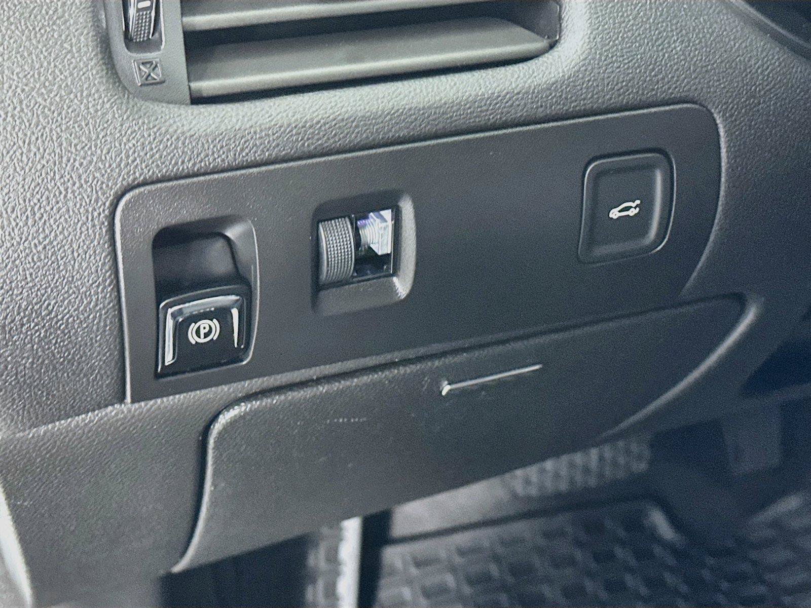Used 2015 Chevrolet Impala LT FWD image 13