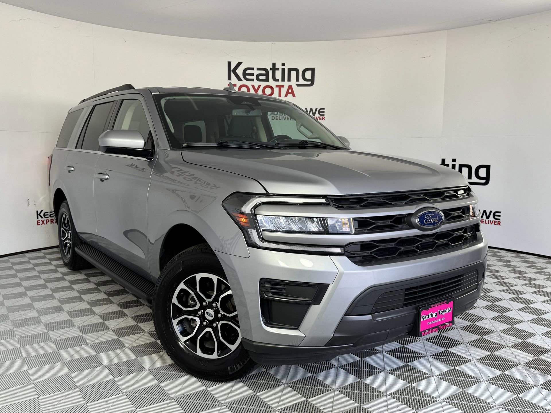 Used 2024 Ford Expedition XLT image 3