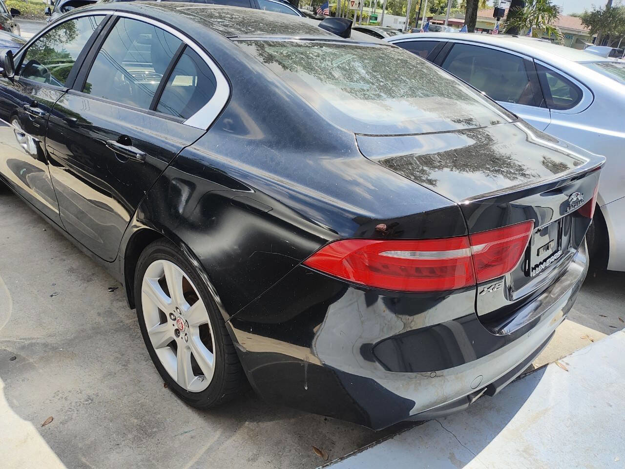 Used 2017 Jaguar XE Premium image 13