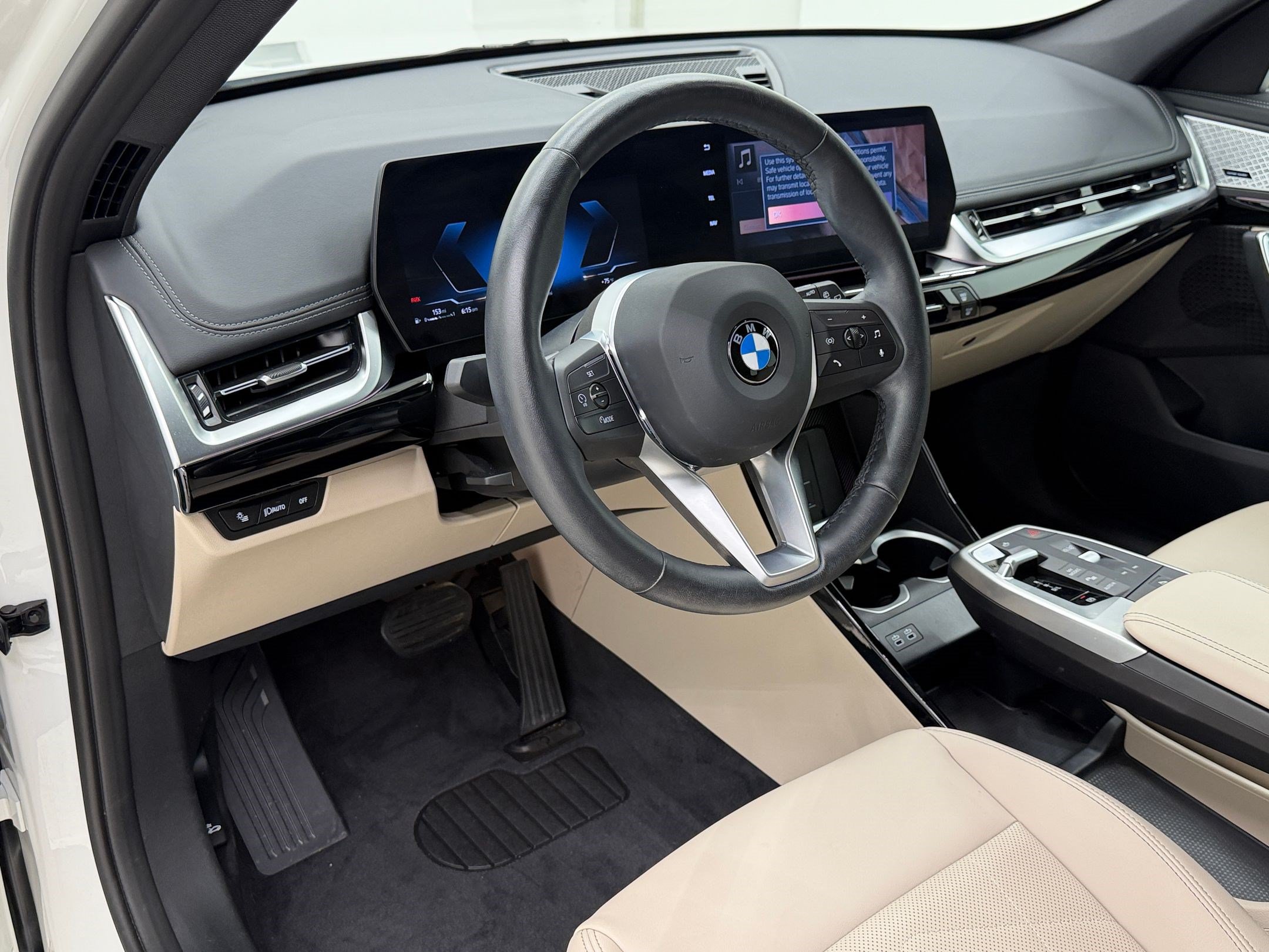 Used 2025 BMW X1 xDrive28i w/ Convenience Package AWD/4WD image 4