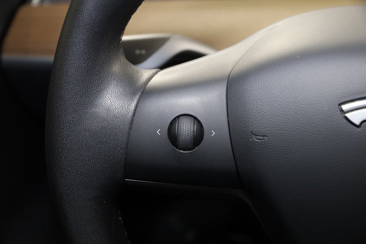 Used 2020 Tesla Model 3 Standard Range image 35