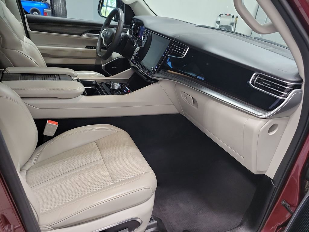 Used 2023 Jeep Wagoneer L Series II w/ Convenience Group I AWD/4WD image 24