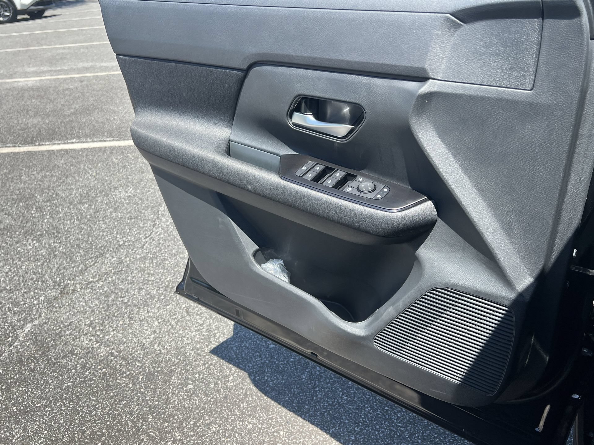 New 2026 Nissan Kicks SV w/ Cold Weather Package FWD image 12