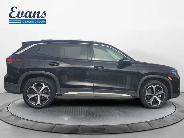 Used 2025 Volkswagen Tiguan SE image 8