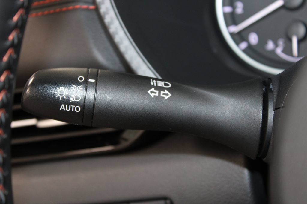 Used 2025 Nissan Sentra SR FWD image 34