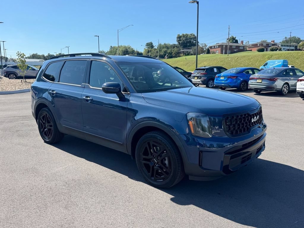 Used 2024 Kia Telluride AWD image 2