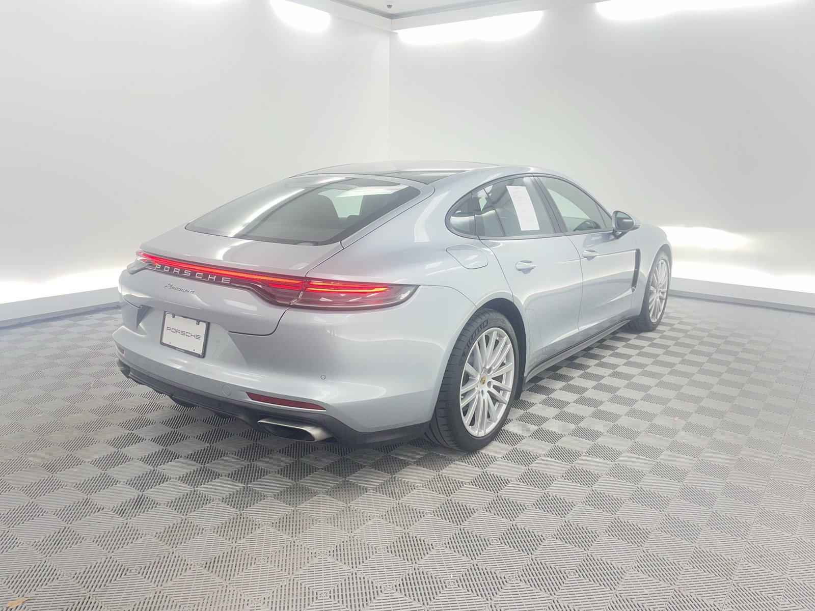Certified 2021 Porsche Panamera image 17