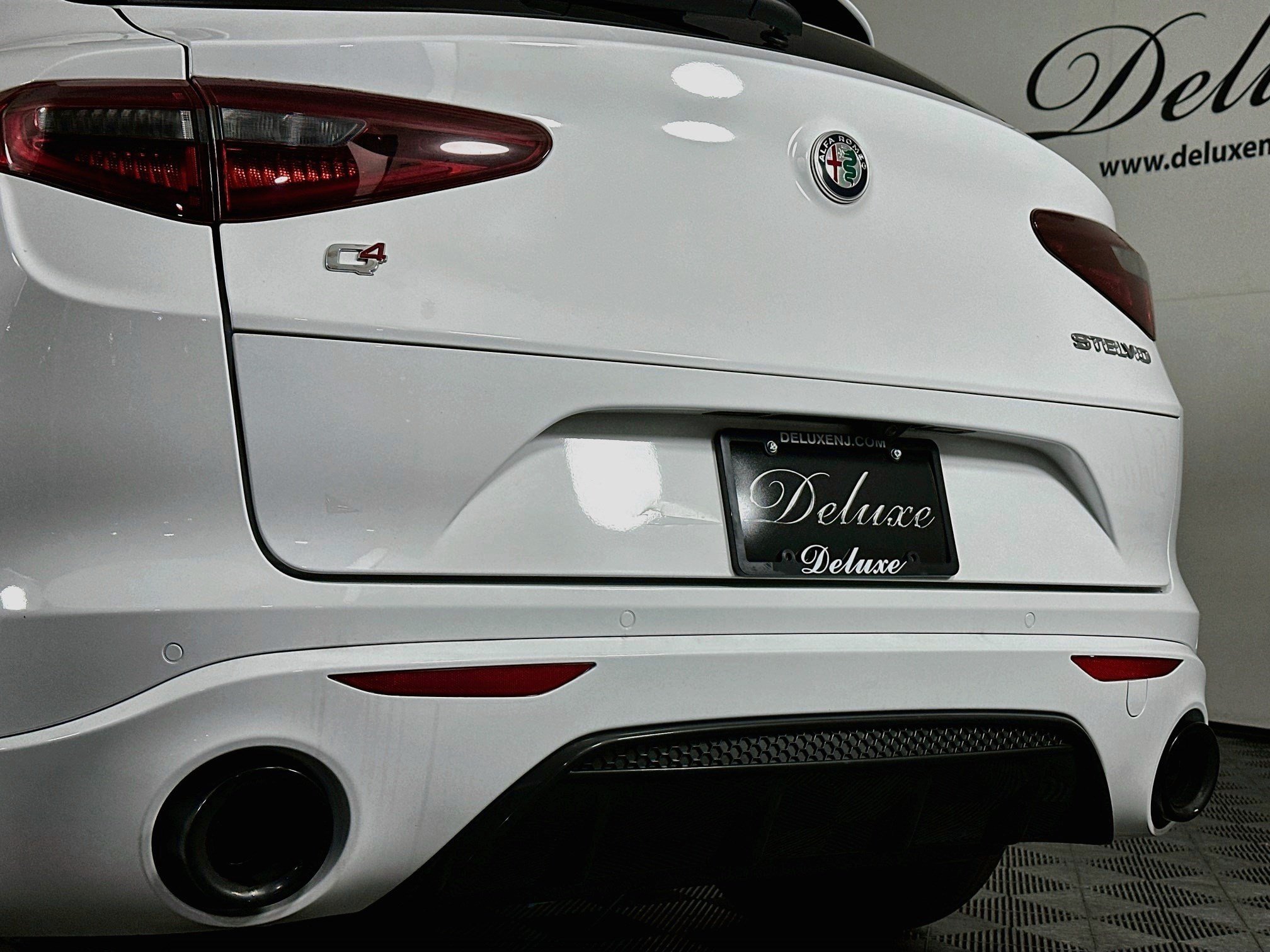 Used 2023 Alfa Romeo Stelvio Veloce AWD/4WD image 27
