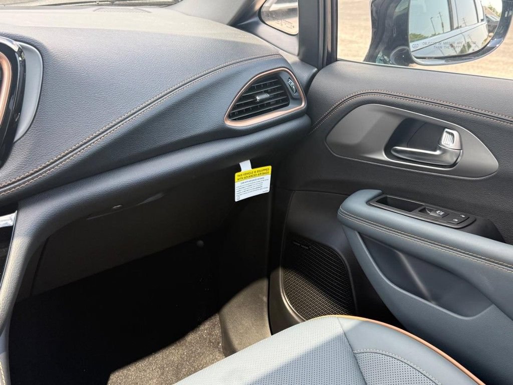 New 2027 Chrysler Pacifica Pinnacle w/ Theater Group AWD/4WD image 15
