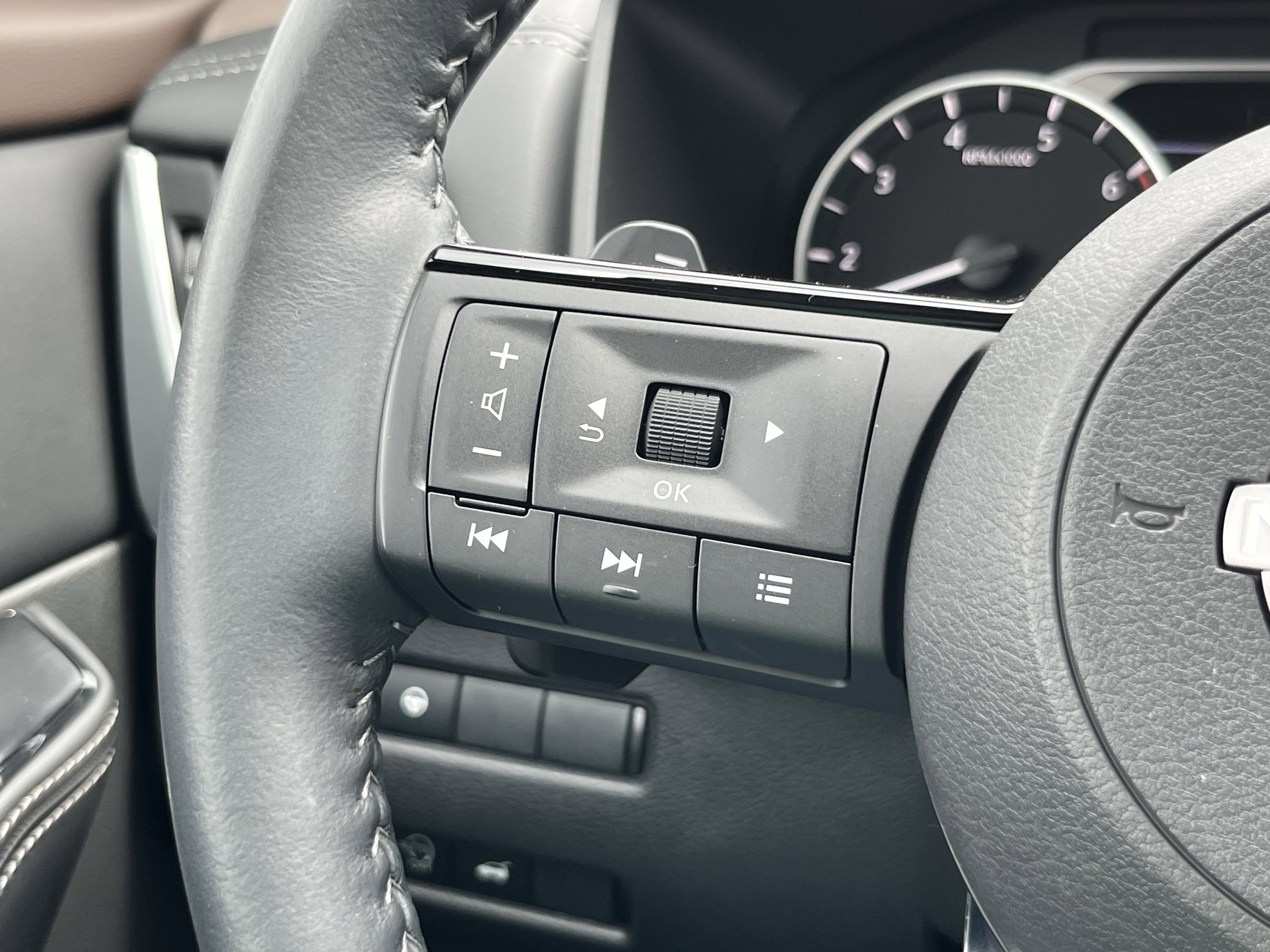 Used 2023 Nissan Rogue SV w/ SV Premium B Package AWD/4WD image 23