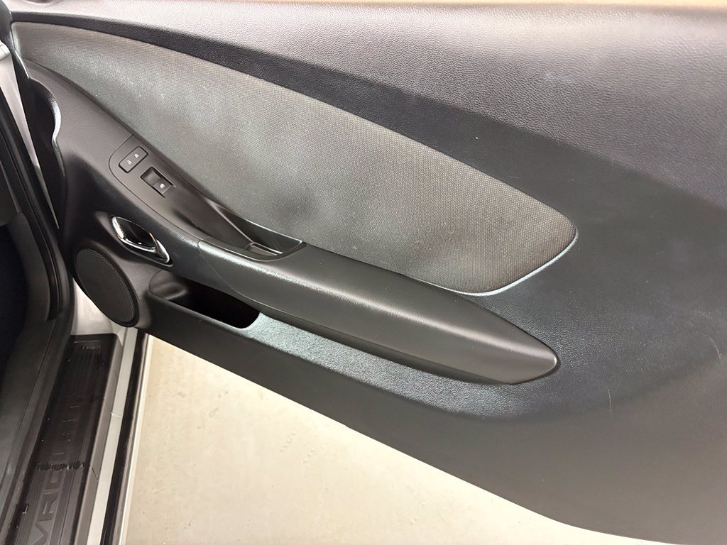 Used 2015 Chevrolet Camaro LT RWD image 33