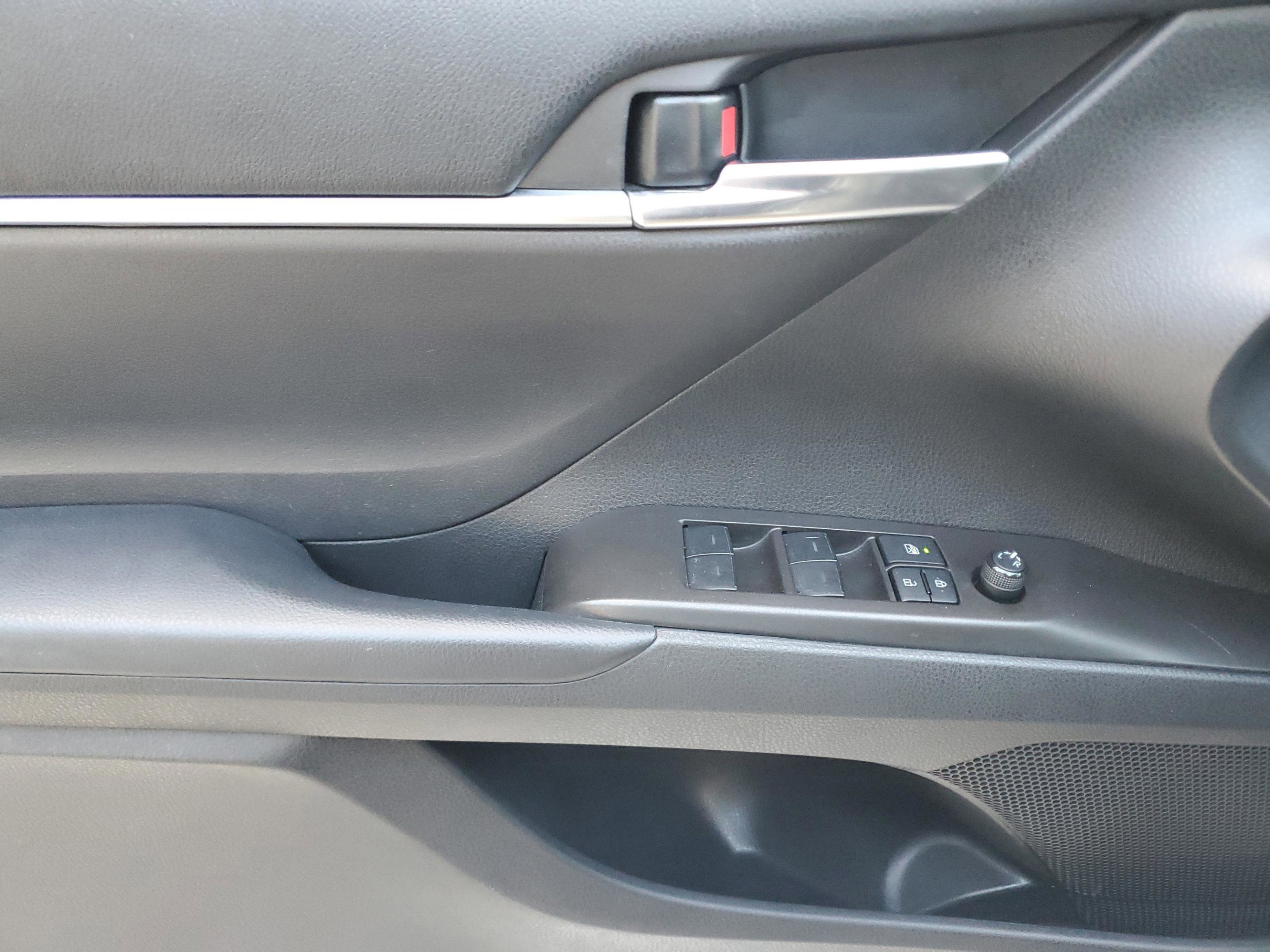 Used 2022 Toyota Camry LE image 15