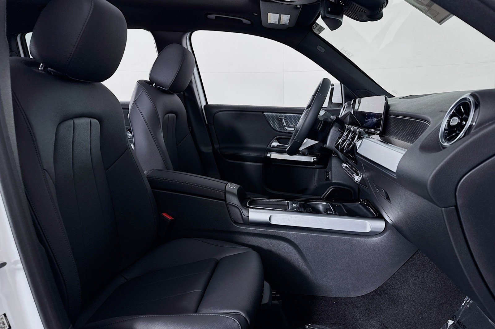 New 2026 Mercedes-Benz GLB 250 image 6