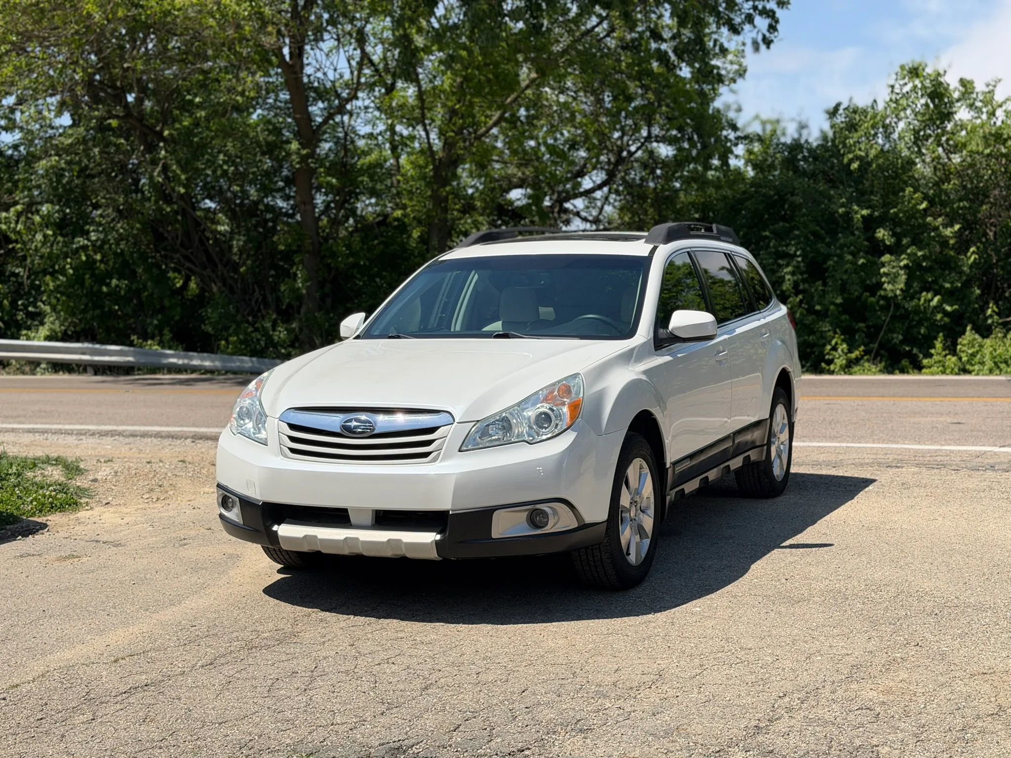 Used 2011 Subaru Outback 3.6R Limited w/ PWR Moonroof Pkg AWD/4WD image 7