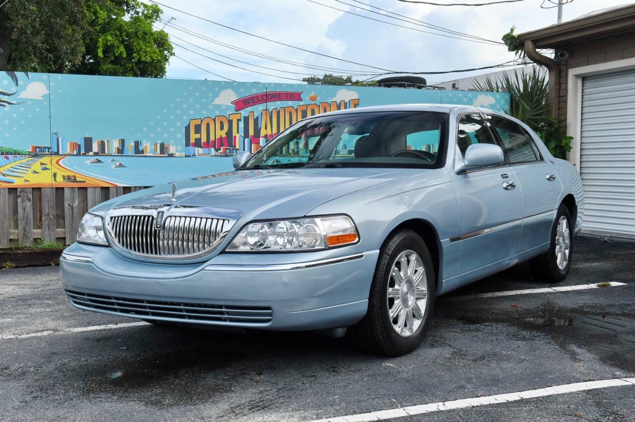 Used 2007 Lincoln Town Car Signature Limited