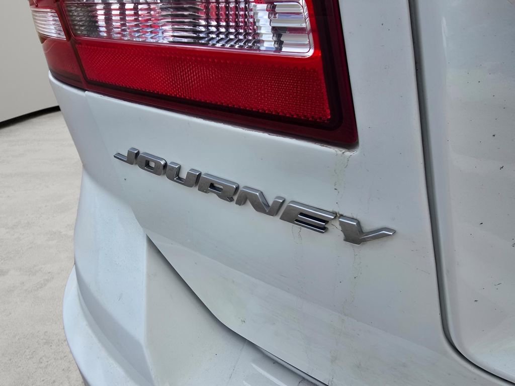 Used 2020 Dodge Journey SE FWD image 29