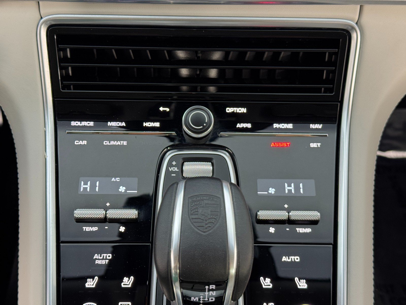 Used 2023 Porsche Panamera Platinum Edition RWD image 32