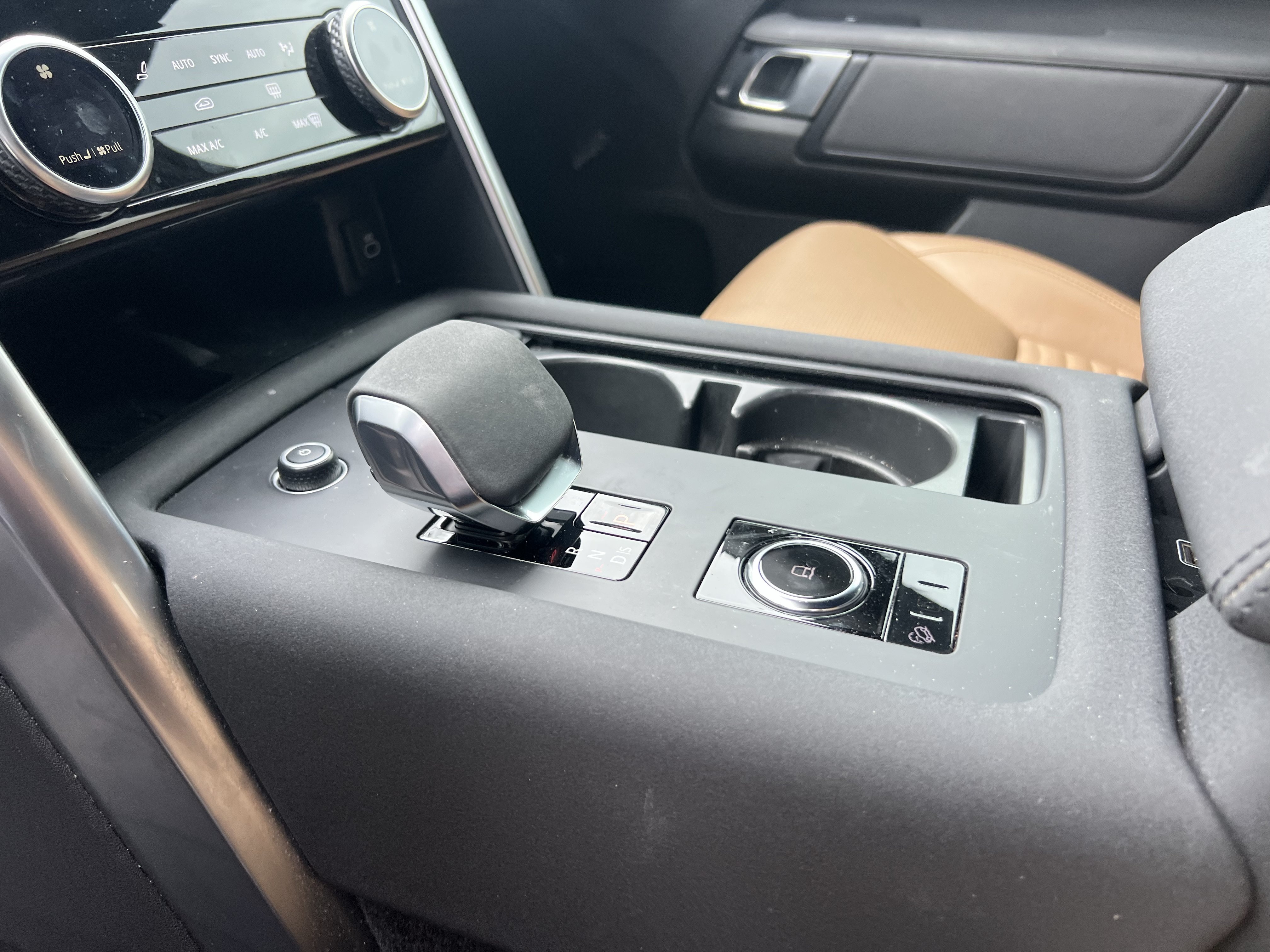 Certified 2023 Land Rover Discovery HSE R-Dynamic AWD/4WD image 26