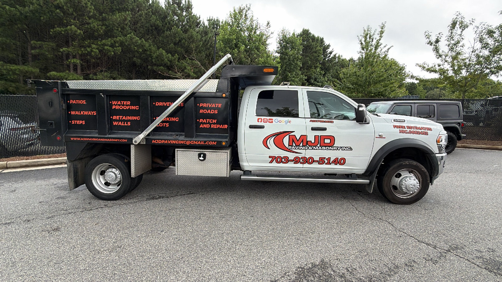 Used 2024 RAM 5500 Tradesman w/ Chrome Appearance Group AWD/4WD image 7