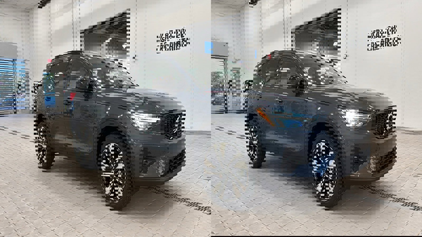 Used 2026 Volvo XC40 B4 Plus w/ Climate Package image 3