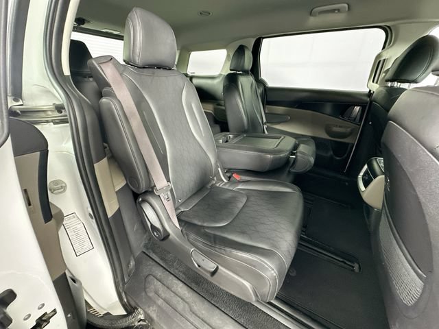Used 2025 Kia Carnival FWD image 27