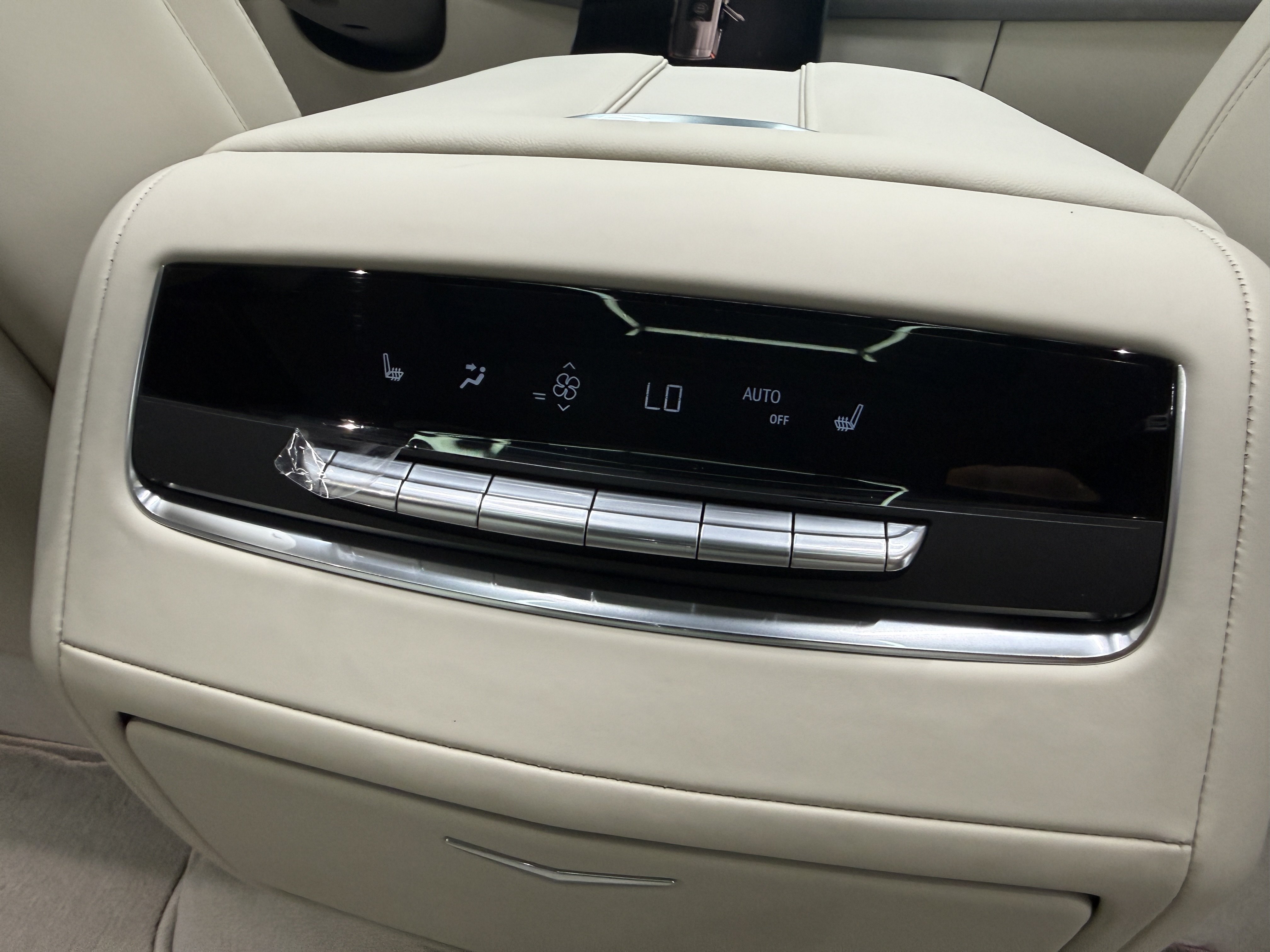 Used 2026 Cadillac Escalade ESV Platinum Sport AWD/4WD image 35