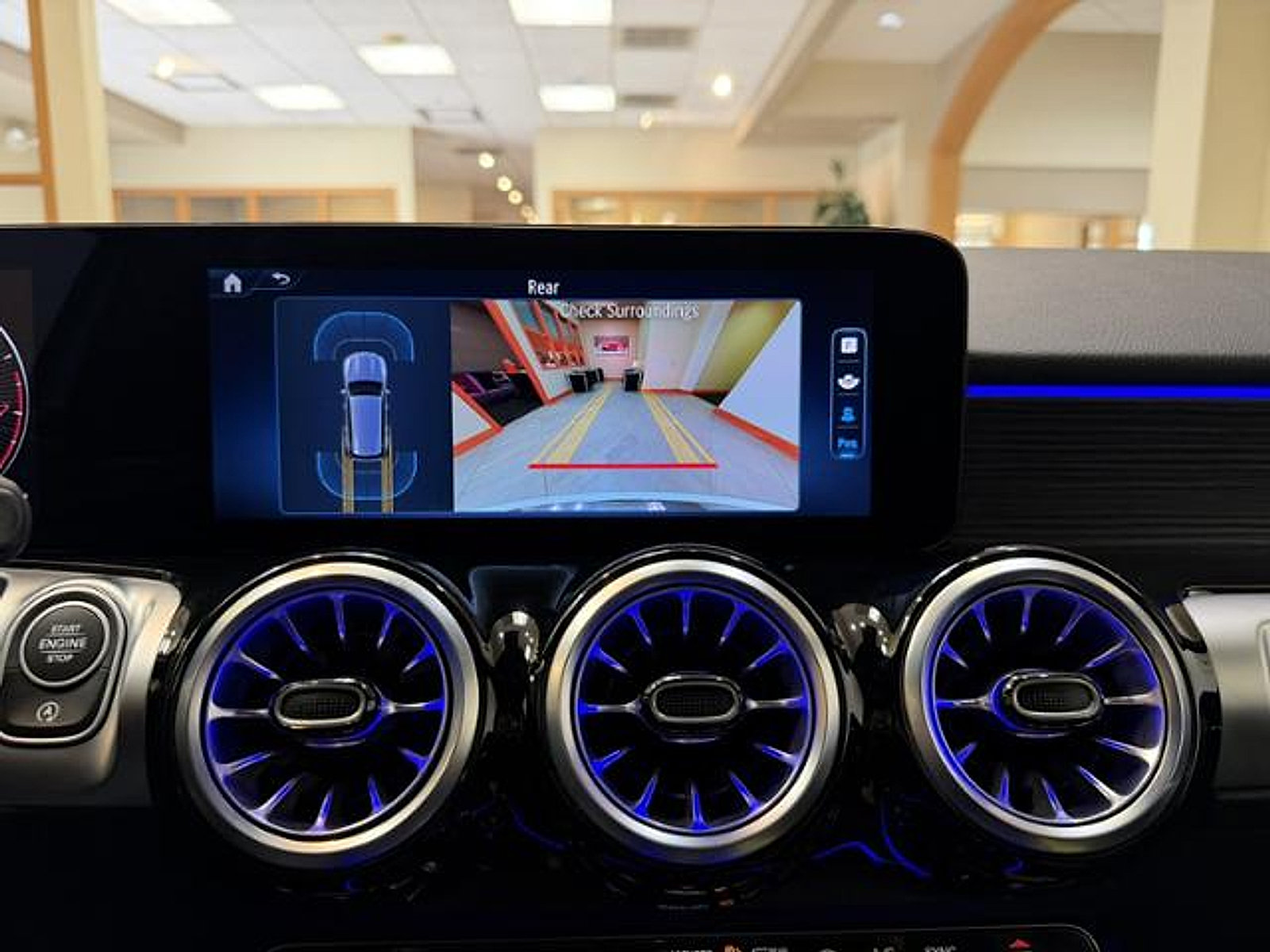 Used 2025 Mercedes-Benz GLB 250 image 16