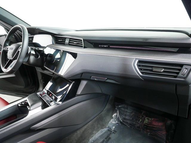 Used 2024 Audi SQ8 e-tron Premium Plus w/ Black Optic Package image 26