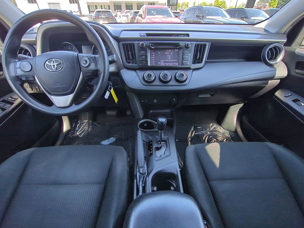 Used 2018 Toyota RAV4 LE image 15
