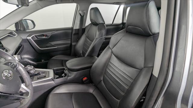 Used 2020 Toyota RAV4 XLE Premium image 12