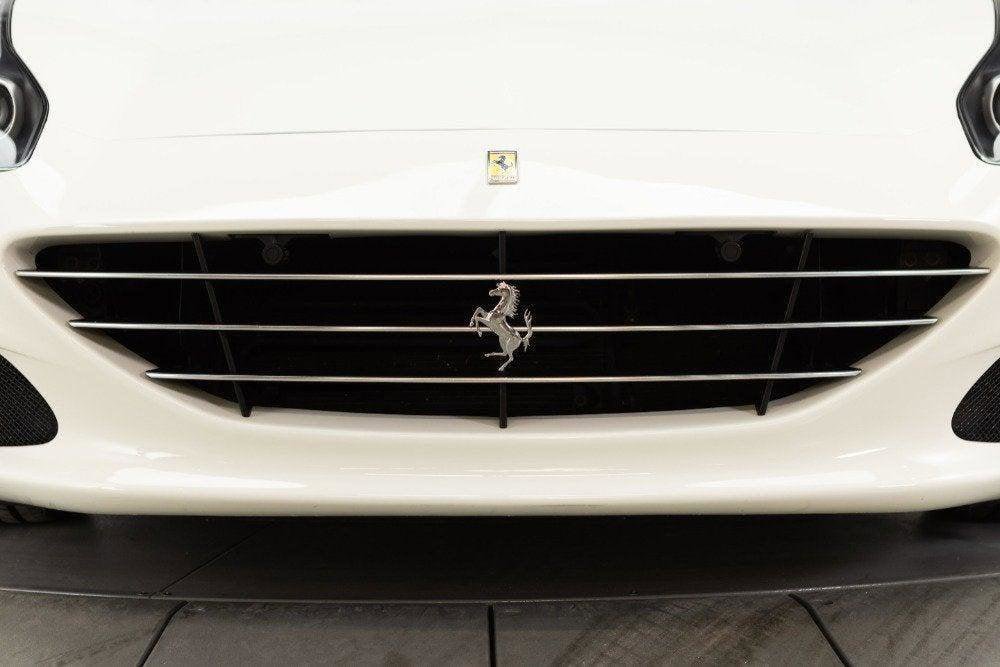 Certified 2016 Ferrari California T image 27