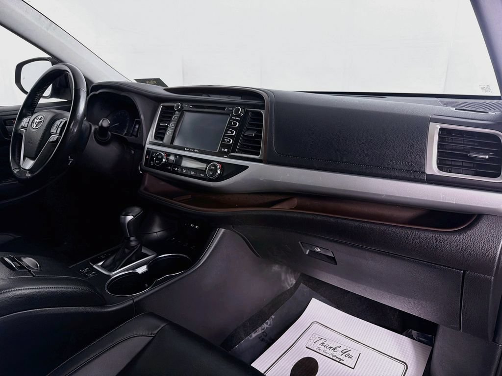 Used 2019 Toyota Highlander XLE AWD/4WD image 31