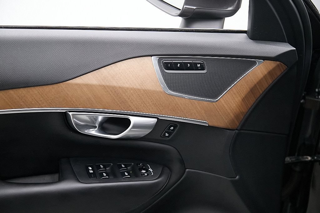 Certified 2024 Volvo XC90 B6 Plus w/ Protection Package Premier AWD/4WD image 11