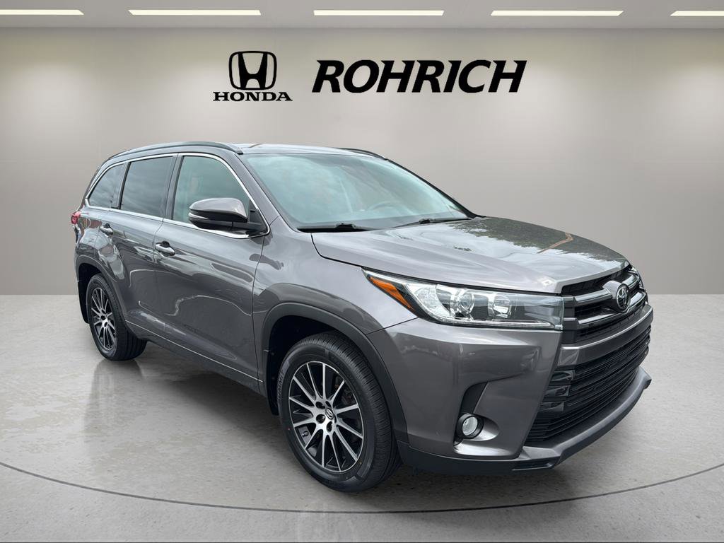 Used 2017 Toyota Highlander SE AWD/4WD image 4
