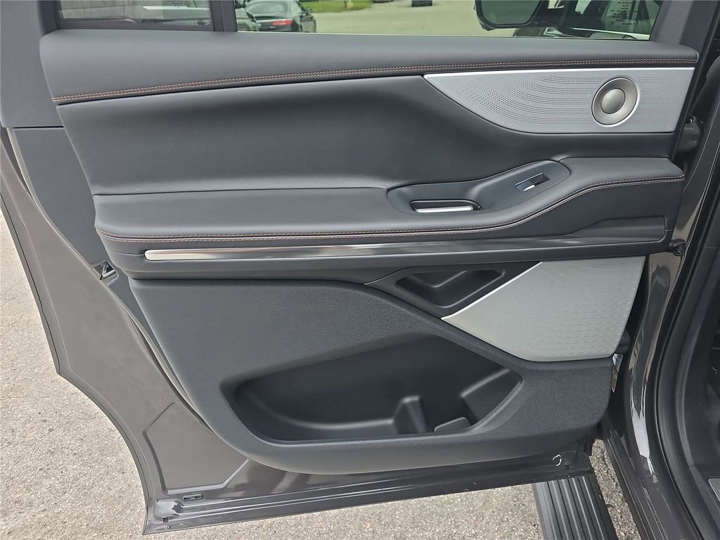 New 2025 Lincoln Navigator L Black Label image 13