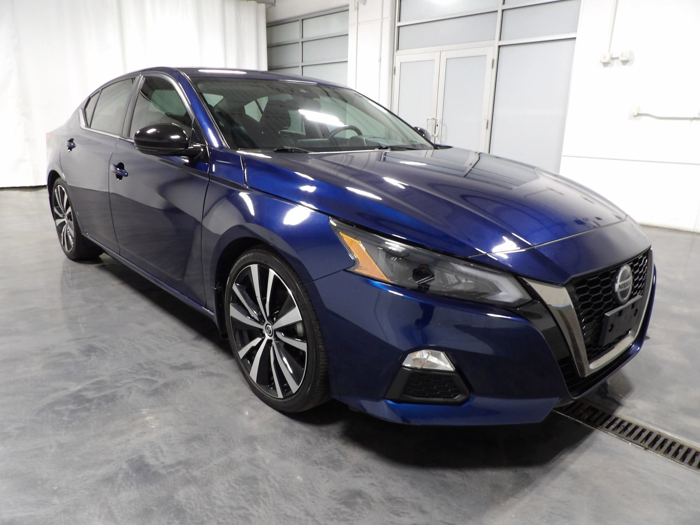 Used 2022 Nissan Altima 2.0 SR image 2