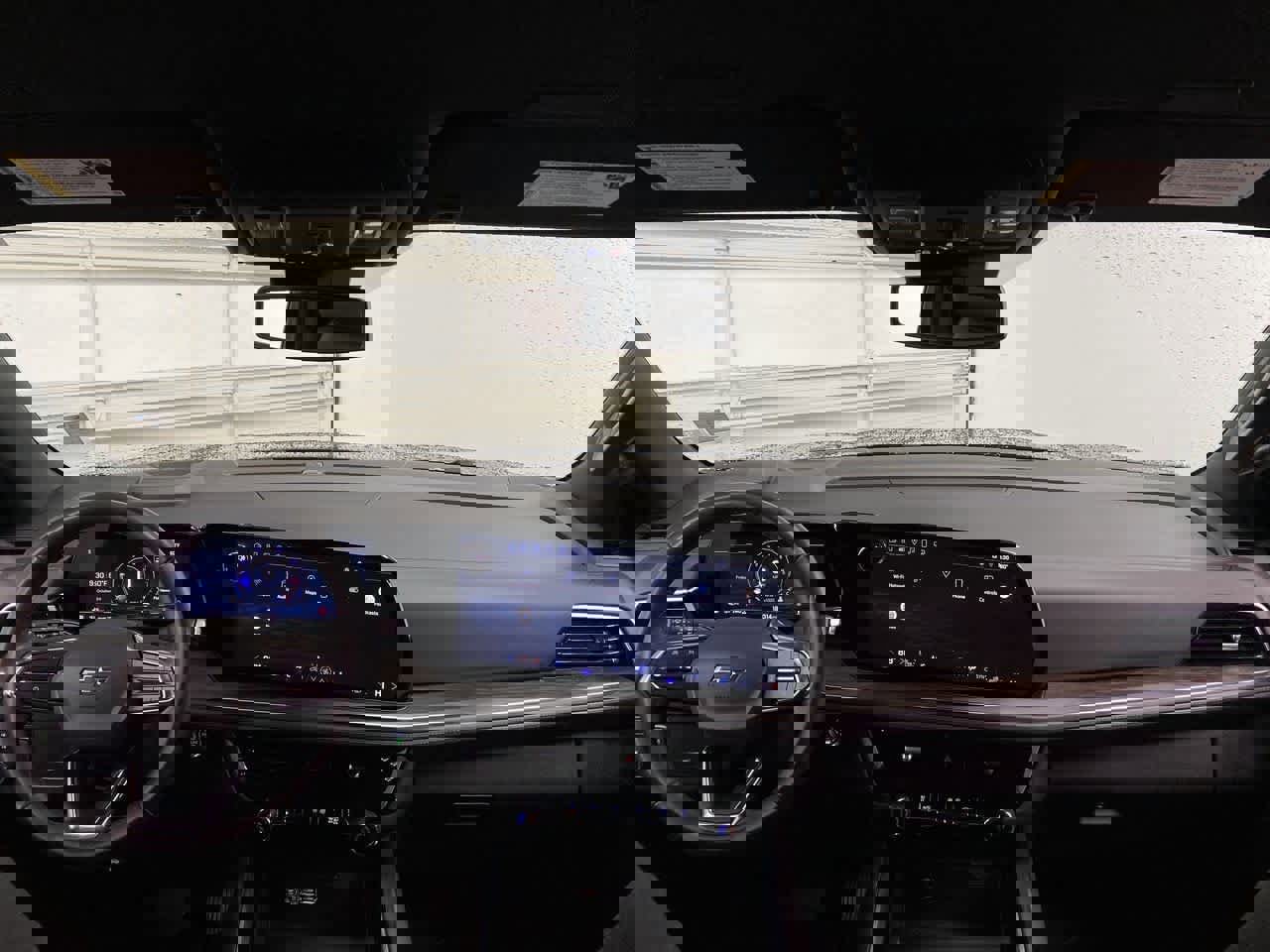 Used 2025 Chevrolet Suburban Z71 image 13