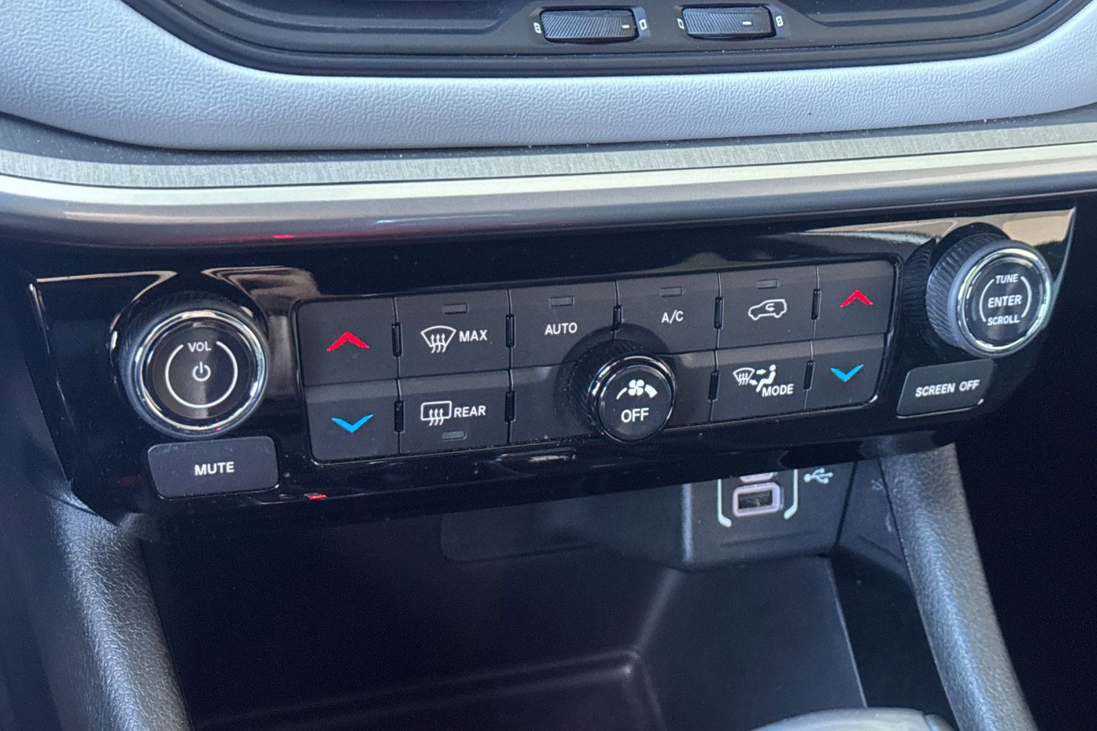 Used 2025 Jeep Compass Limited AWD/4WD image 19