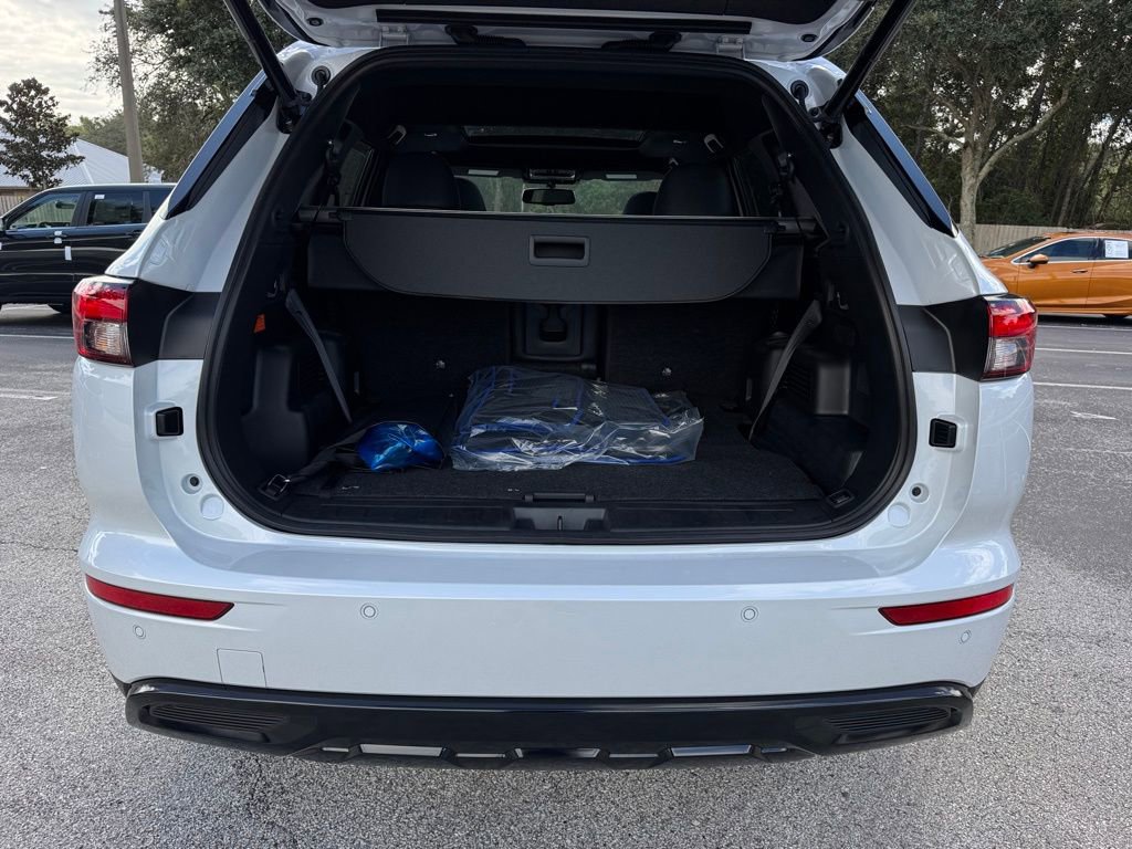 New 2025 Mitsubishi Outlander SEL Black Edition image 13