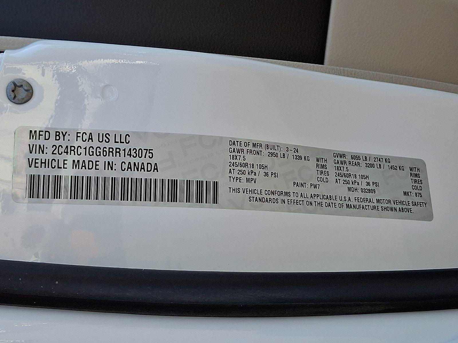 Certified 2024 Chrysler Pacifica Limited FWD image 29