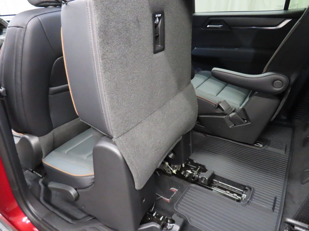 Used 2026 GMC Acadia AT4 w/ LPO, Floor Liner Package AWD/4WD image 65