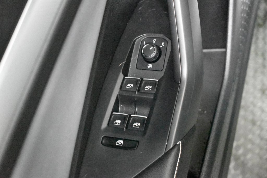 Used 2025 Volkswagen Jetta SE image 21