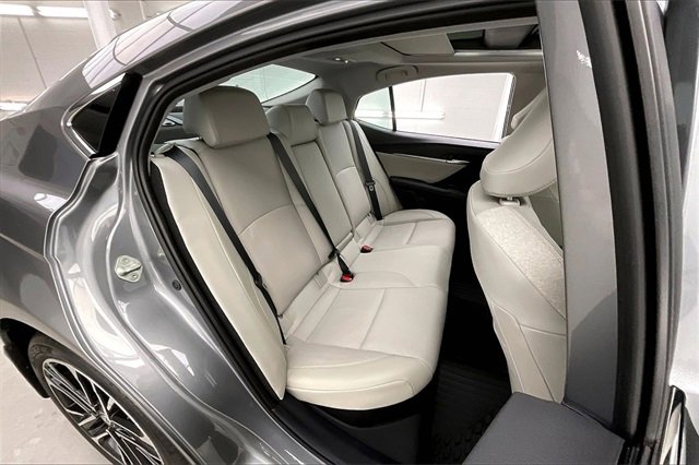 Used 2025 Toyota Camry XLE image 19