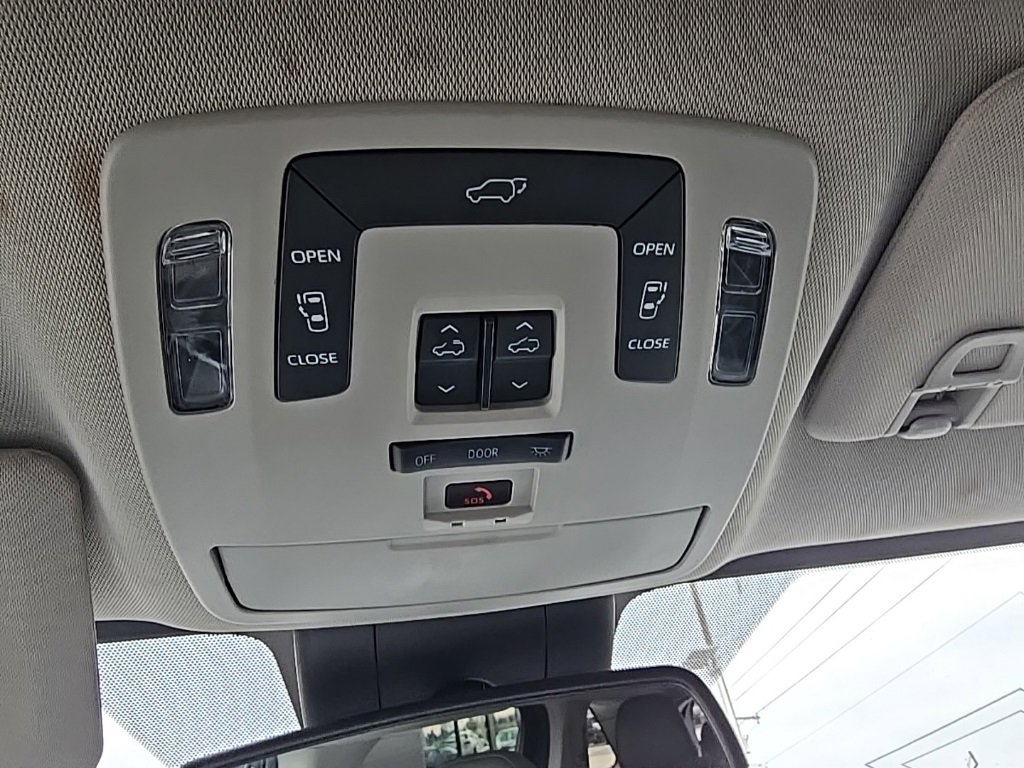 Used 2024 Toyota Sienna XLE image 18