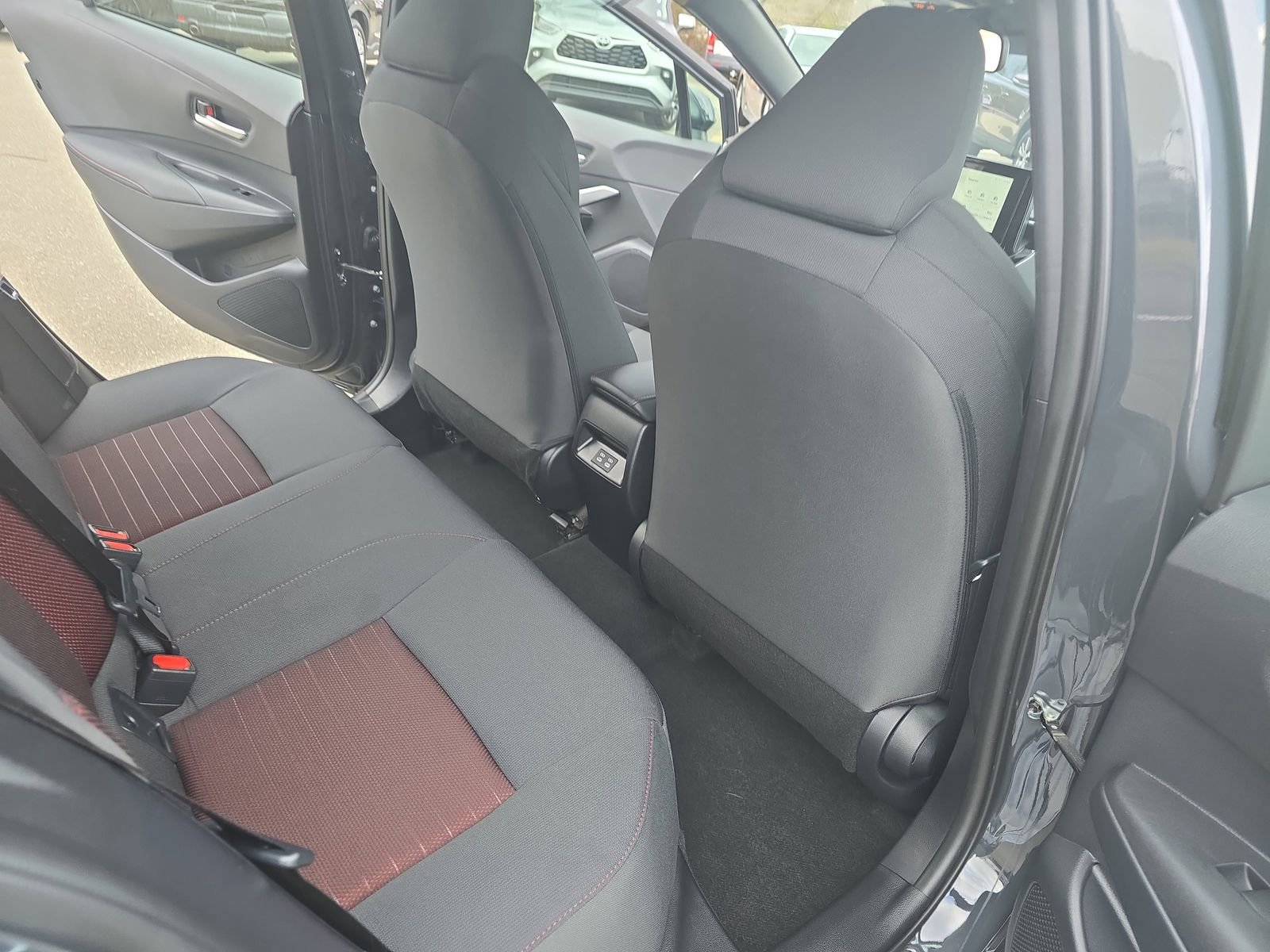 Used 2025 Toyota Corolla SE image 17
