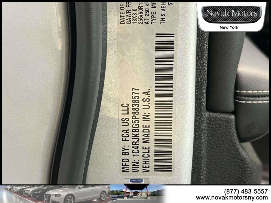 Used 2023 Jeep Grand Cherokee L Limited AWD/4WD image 21
