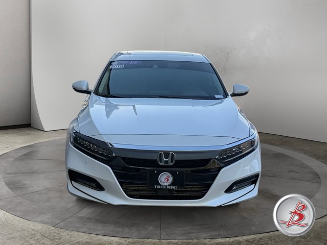 Used 2018 Honda Accord Touring image 2