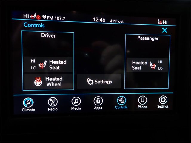 Used 2019 Chrysler Pacifica Touring-L image 2