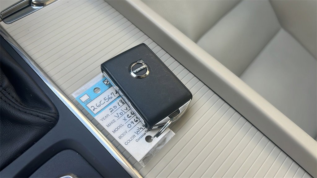 Used 2018 Volvo XC60 T5 Momentum w/ Vision Package image 30